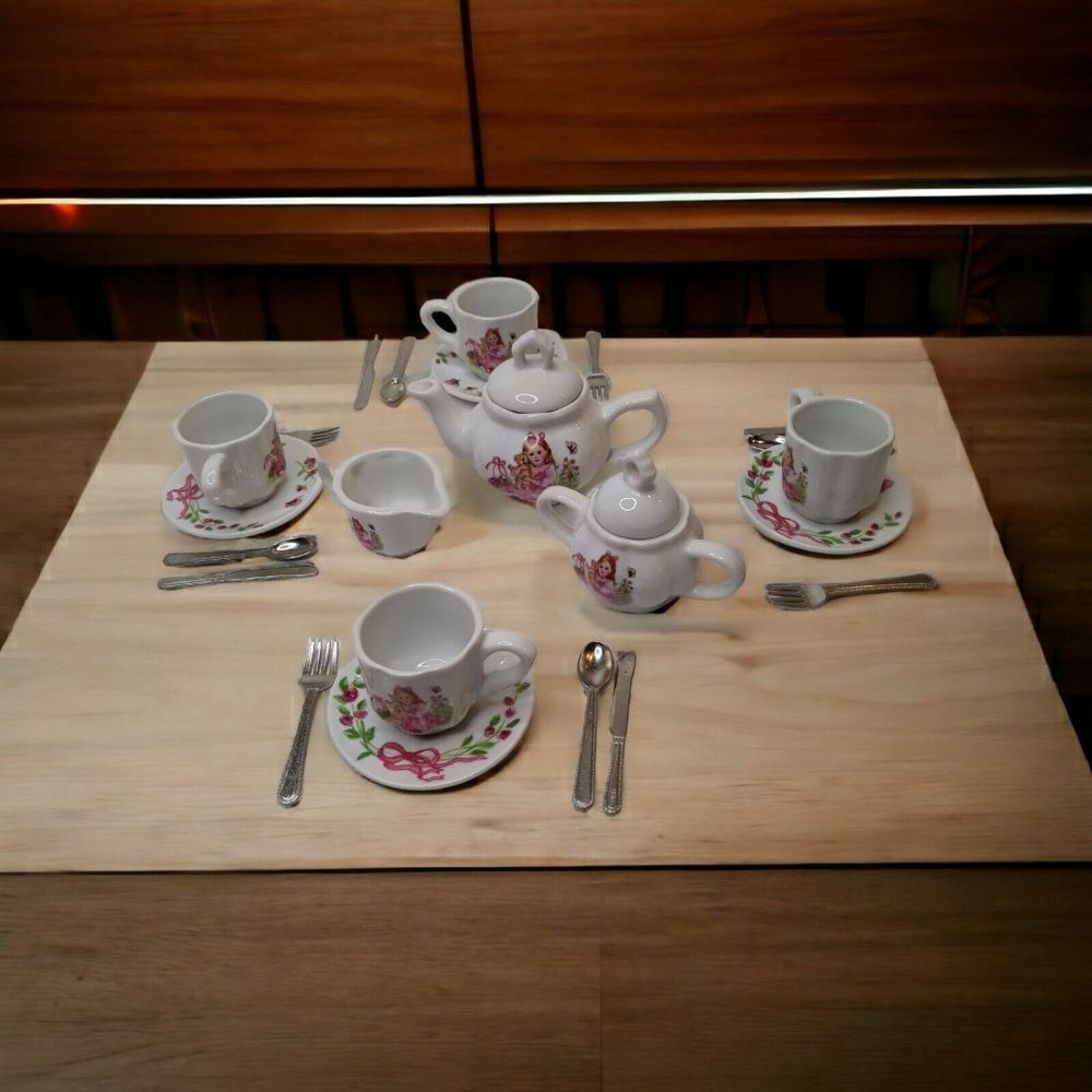 Child Tea Set for 4 Set 25pc w Flatware Delton Fine China 2007 NO BASKET